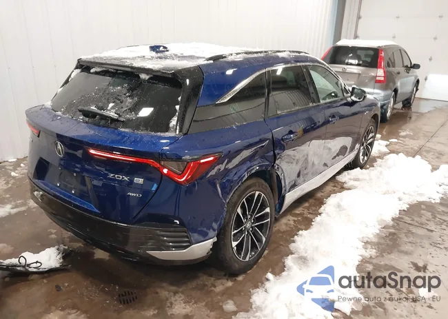 4W5KHNRL7RZ518520: 43875351