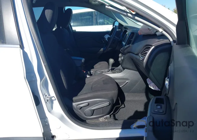 1C4PJLCB0KD470857: 43874531