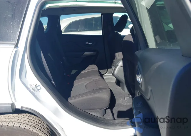 1C4PJLCB0KD470857: 43874531