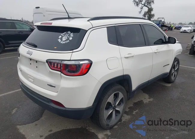 3C4NJDBB3JT126852: 43874815