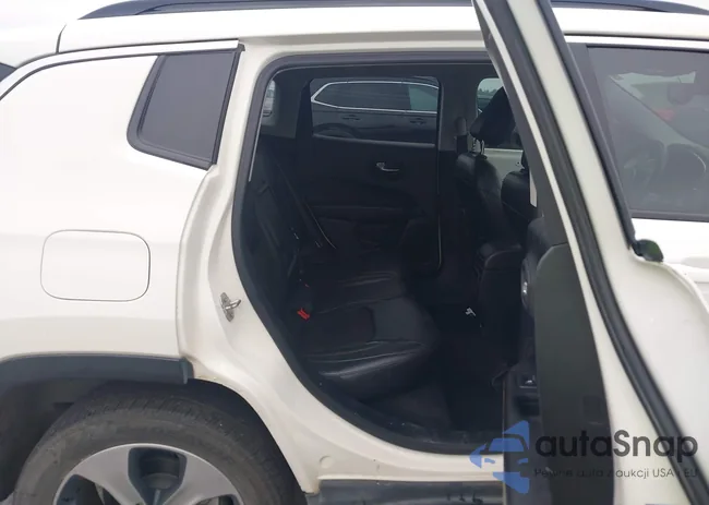 3C4NJDBB3JT126852: 43874815