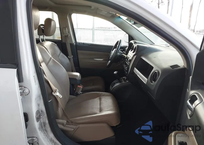 1C4NJDEB7GD550271: 43877075