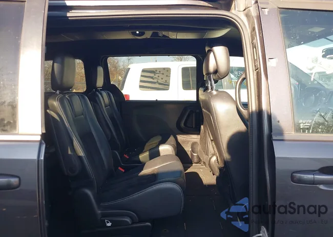 2C4RDGCGXFR684535: 43878205