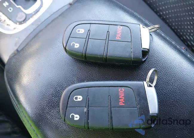 3C4PDCAB4HT562163: 43879328