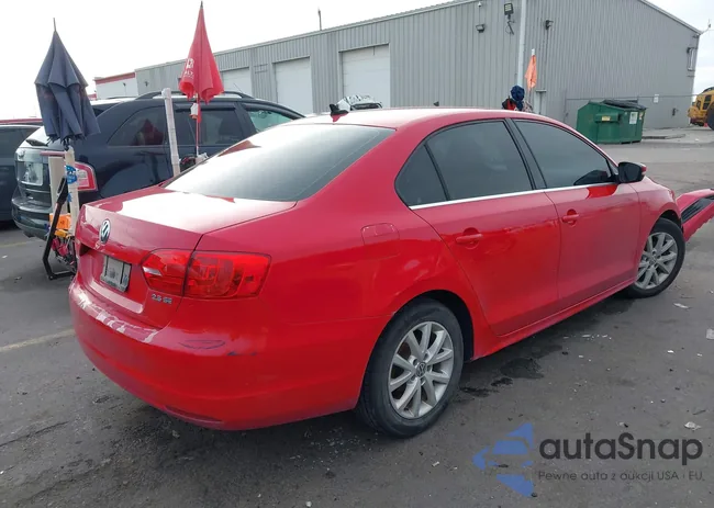 3VWDX7AJ3DM400017: 43880018