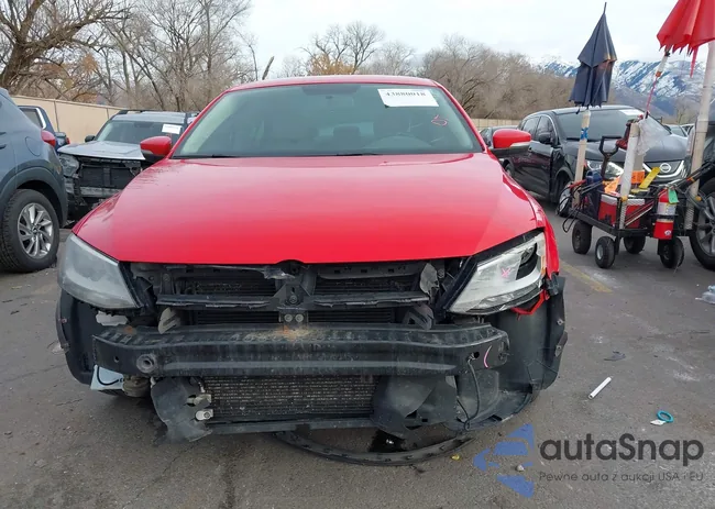 3VWDX7AJ3DM400017: 43880018