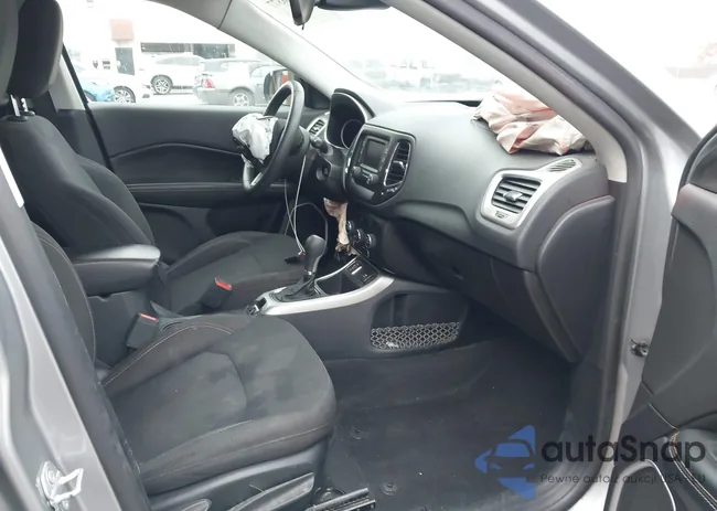 3C4NJCAB5JT227953: 43880377