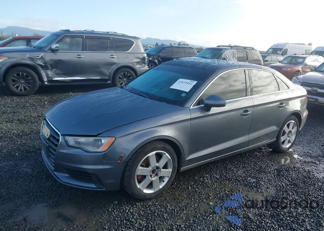 WAUBFGFF8F1002896: 43879452