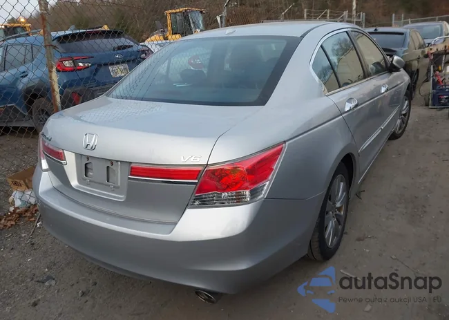 1HGCP3F86CA039375: 43879599