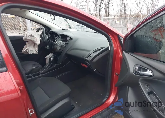 1FADP3F26JL330416: 43880895