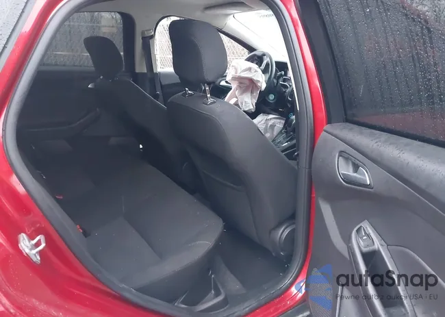 1FADP3F26JL330416: 43880895