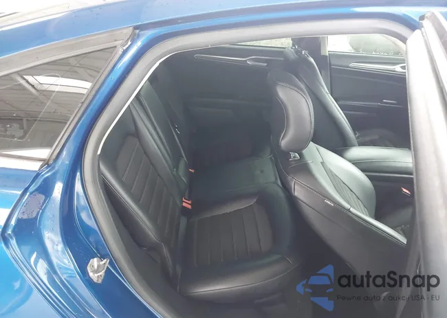 3FA6P0LU6HR240465: 43880503