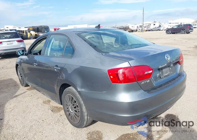 3VWD17AJ2EM240165: 43880744