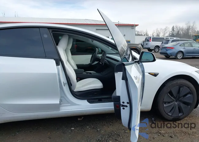 5YJ3E1EA4SF012825: 43880839