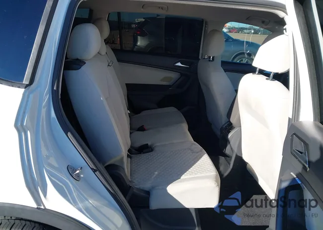 3VV1B7AX1JM011933: 43884246