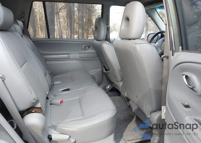 JS3TY92V854100917: 43885443