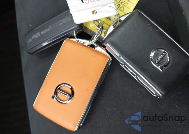 YV1A22VM8M1165603: 43886060