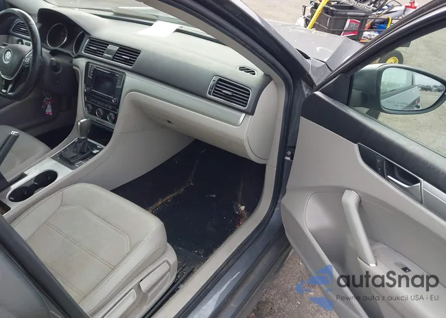 1VWLA7A31KC006173: 43885546