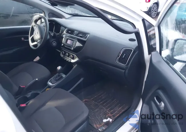 KNADM5A38G6635676: 43887173