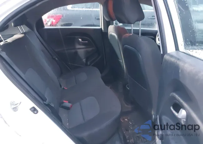 KNADM5A38G6635676: 43887173