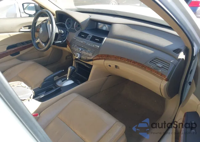 1HGCP36808A030808: 43887859