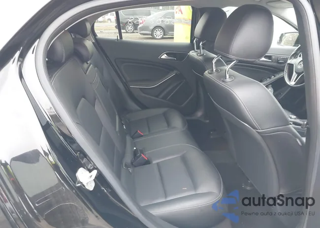 WDCTG4GB8FJ129589: 43888968