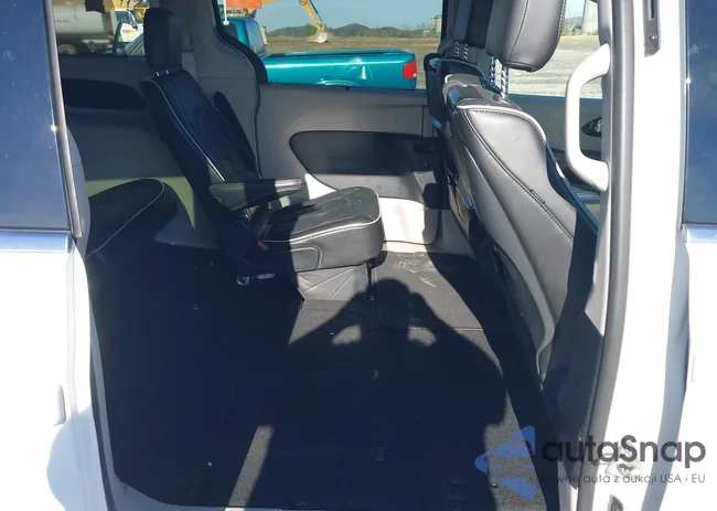 2C4RC3GG0NR174697: 43889322