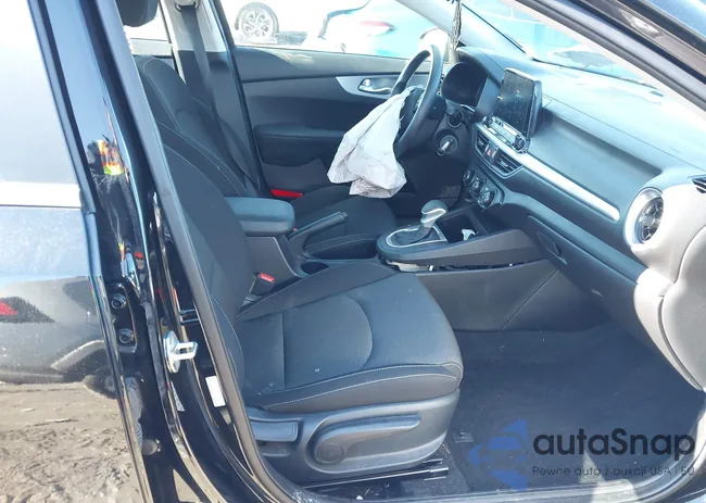 3KPF24AD2RE699133: 43890319