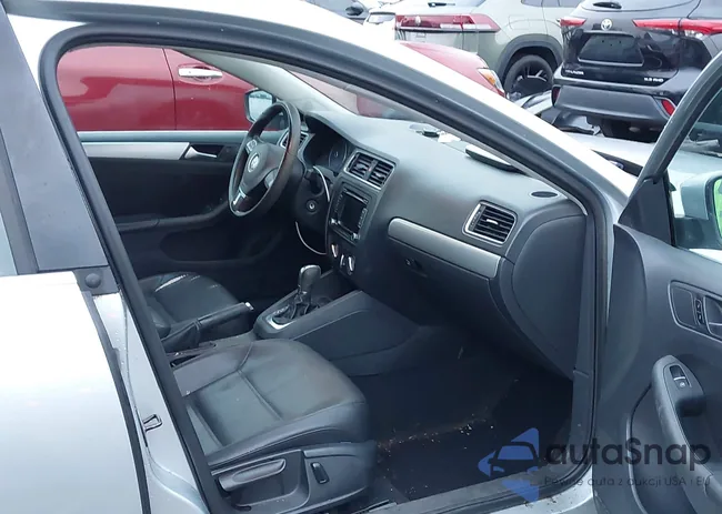 3VWDP7AJ5DM376979: 43889535