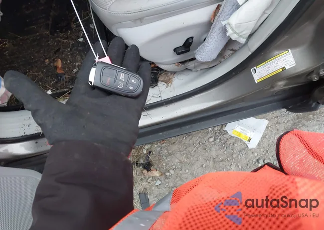 1C4PJMDX6KD133268: 43889556