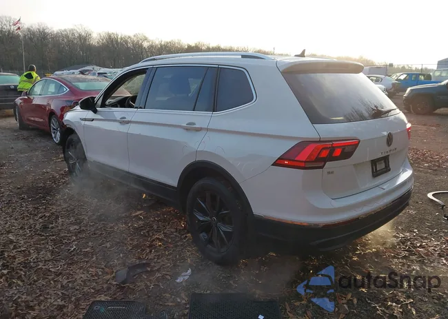 3VV3B7AX8NM168941: 43889824