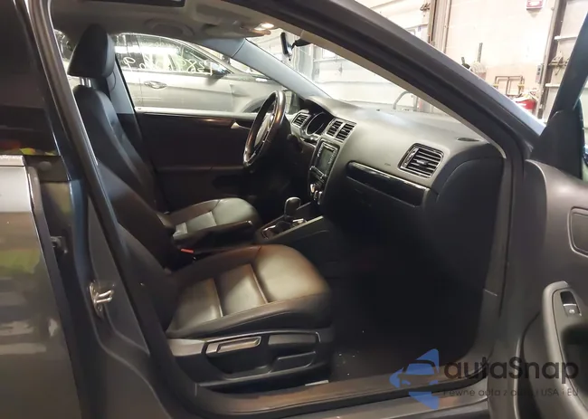 3VWL07AJ5GM367588: 43891069