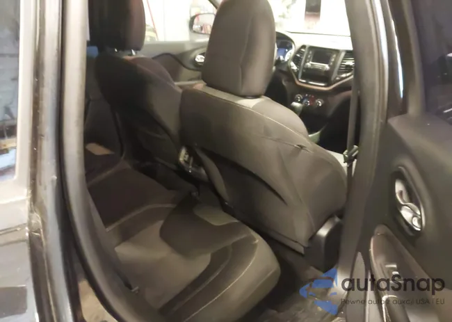 1C4PJLAB8GW176511: 43891338