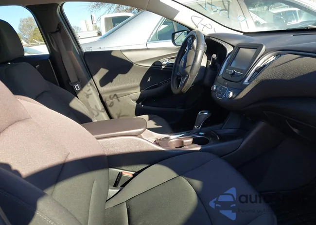 1G1ZB5ST0HF163352: 43890669