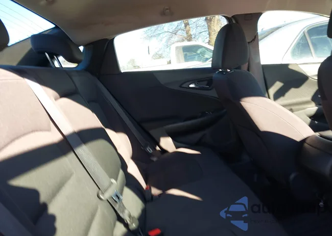 1G1ZB5ST0HF163352: 43890669