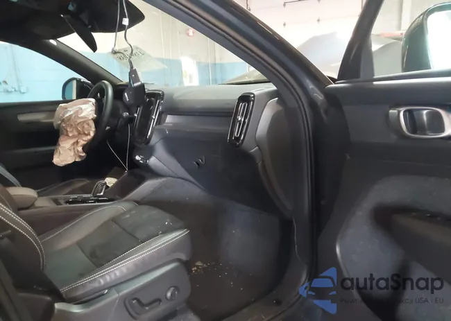 YV4162UM8N2645998: 43891938