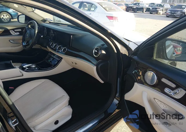 WDDZF4JB7HA035689: 43892127