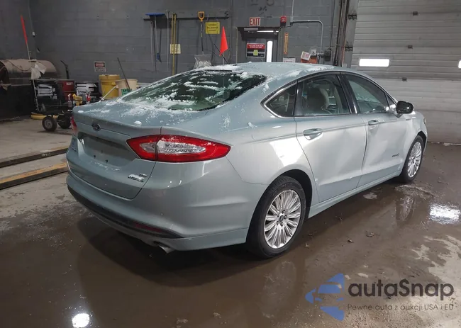 3FA6P0LUXER172585: 43893195