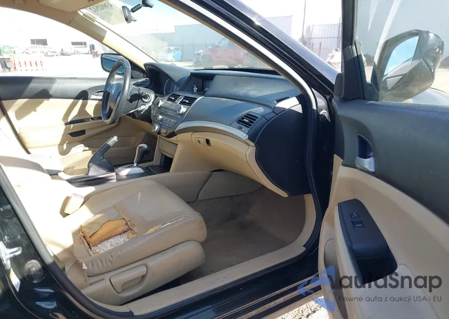 1HGCP2F63BA129350: 43892512