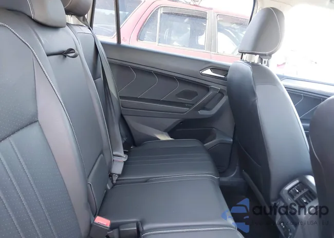 3VVNB7AX6RM200221: 43892559