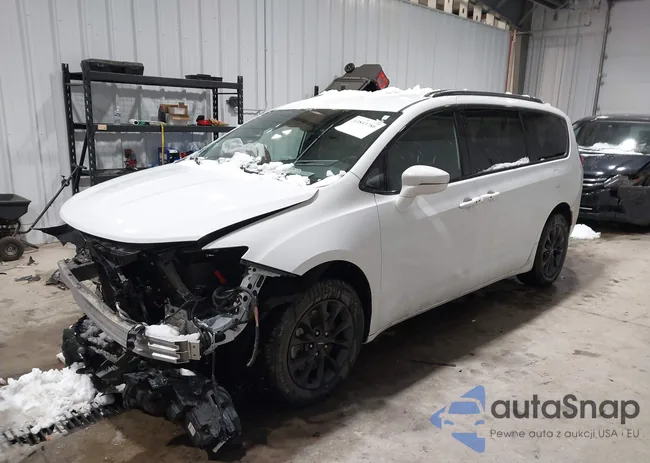 2C4RC3BG3NR135111: 43893786