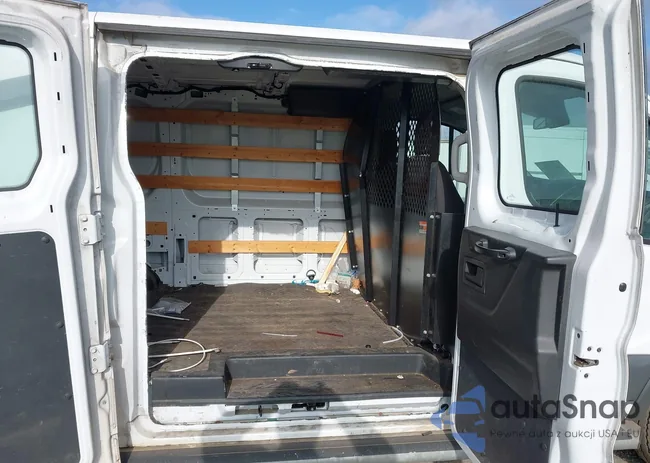 1FTYR1ZM5HKB10451: 43893797