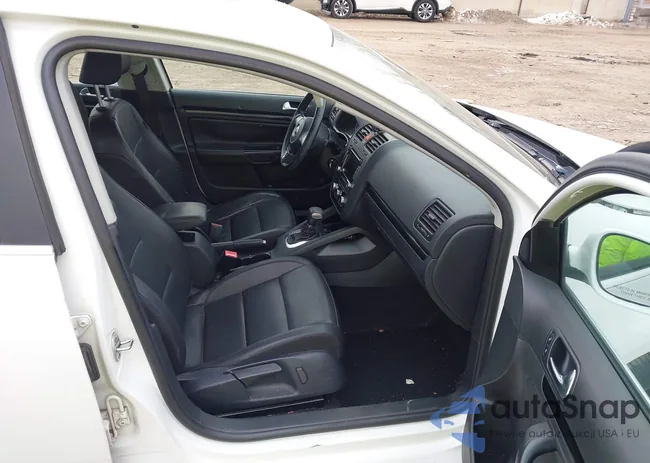 3VWRZ7AJ1AM030178: 43895029