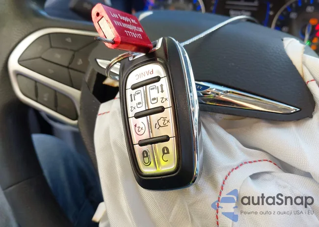 2C4RC1DG1JR130016: 43896003