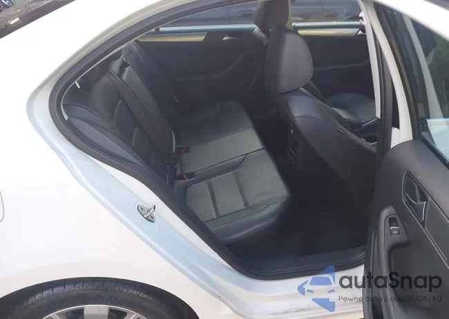 3VWD07AJ1FM296747: 43896085