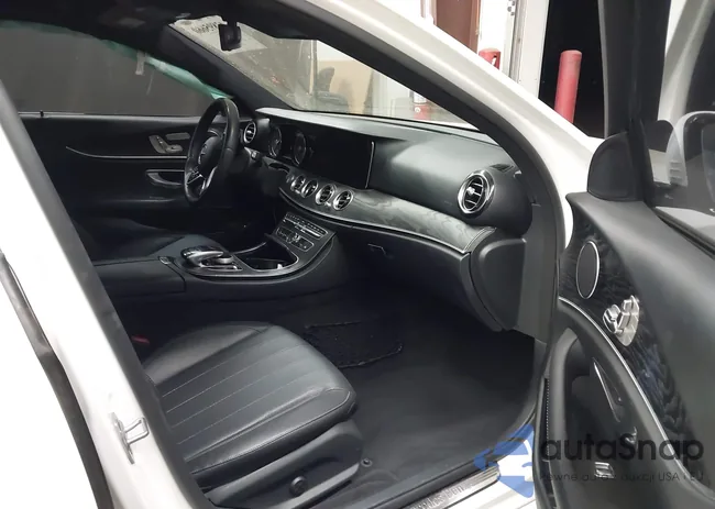 WDDZF4JB1KA588619: 43895660