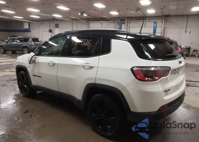 3C4NJDBB6JT304043: 43899326