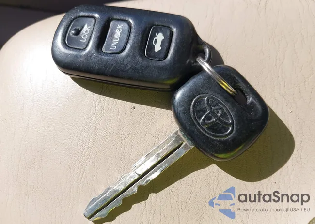 4T1BF28BX2U257571: 43900141