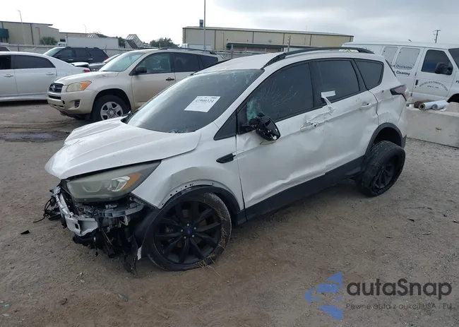 1FMCU0J96HUE86117: 43900324