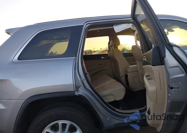 1C4RJEAG4JC311847: 43900382